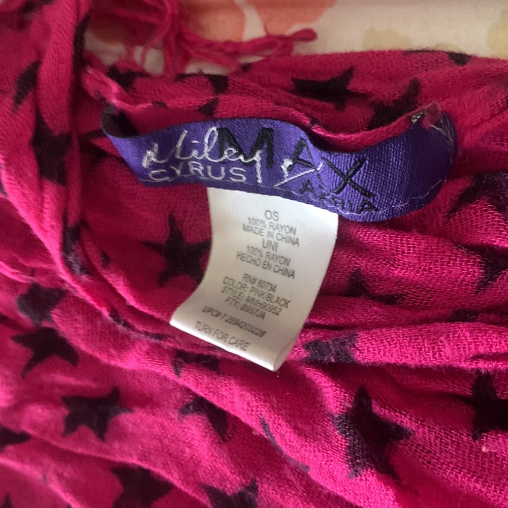 2 preloved Miley Cyrus scarves - Picture 5 of 6